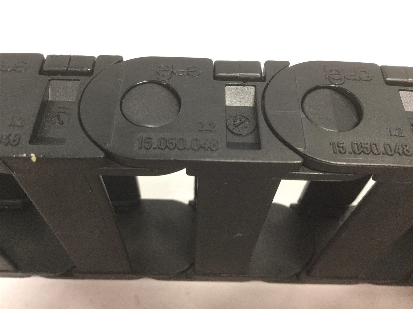 Used Igus B15i-050-048 Energy Chain, Bend Radius: 48mm Inner Width: 50mm Length: 25"