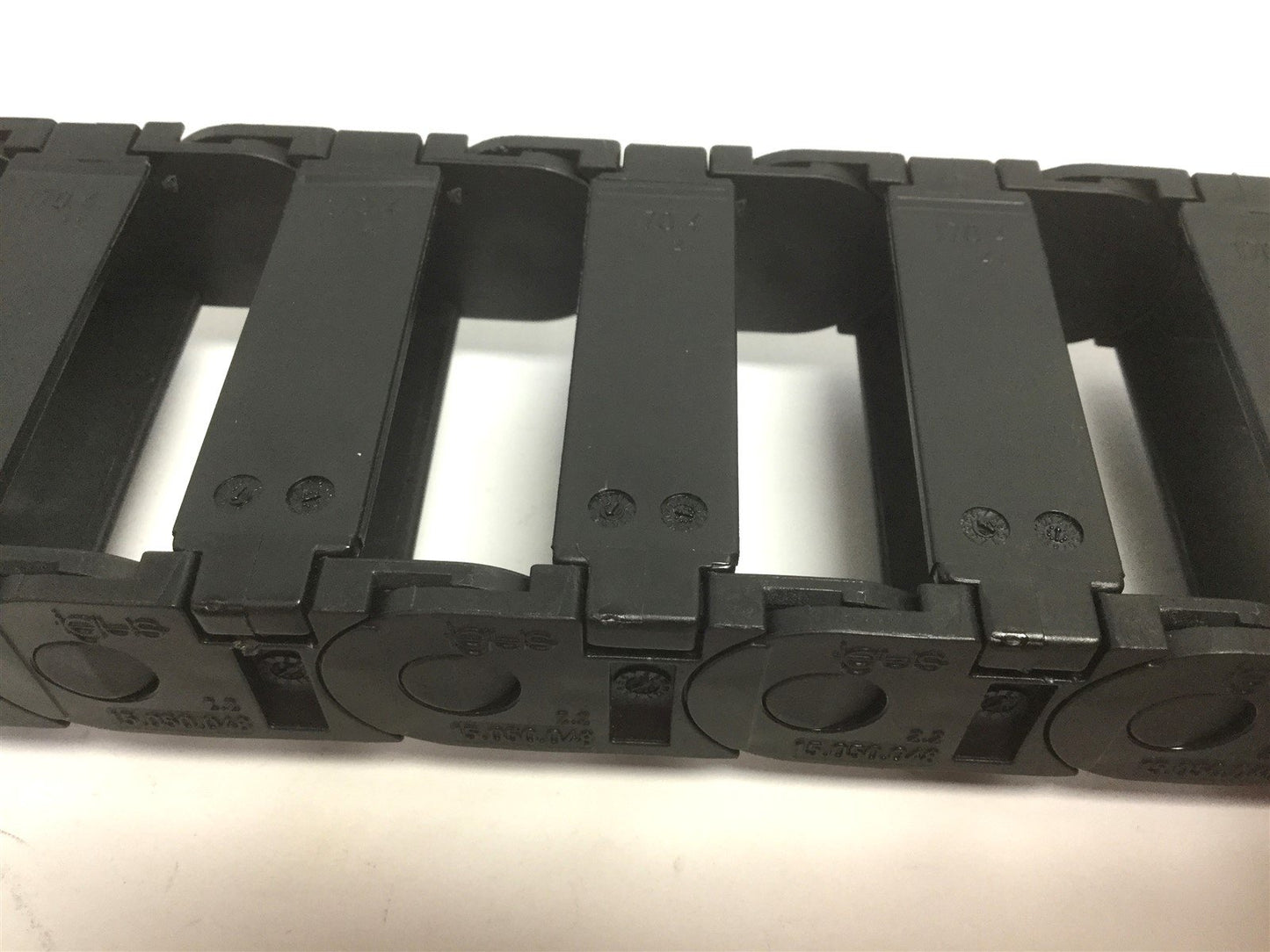 Used Igus B15i-050-048 Energy Chain, Bend Radius: 48mm Inner Width: 50mm Length: 25"