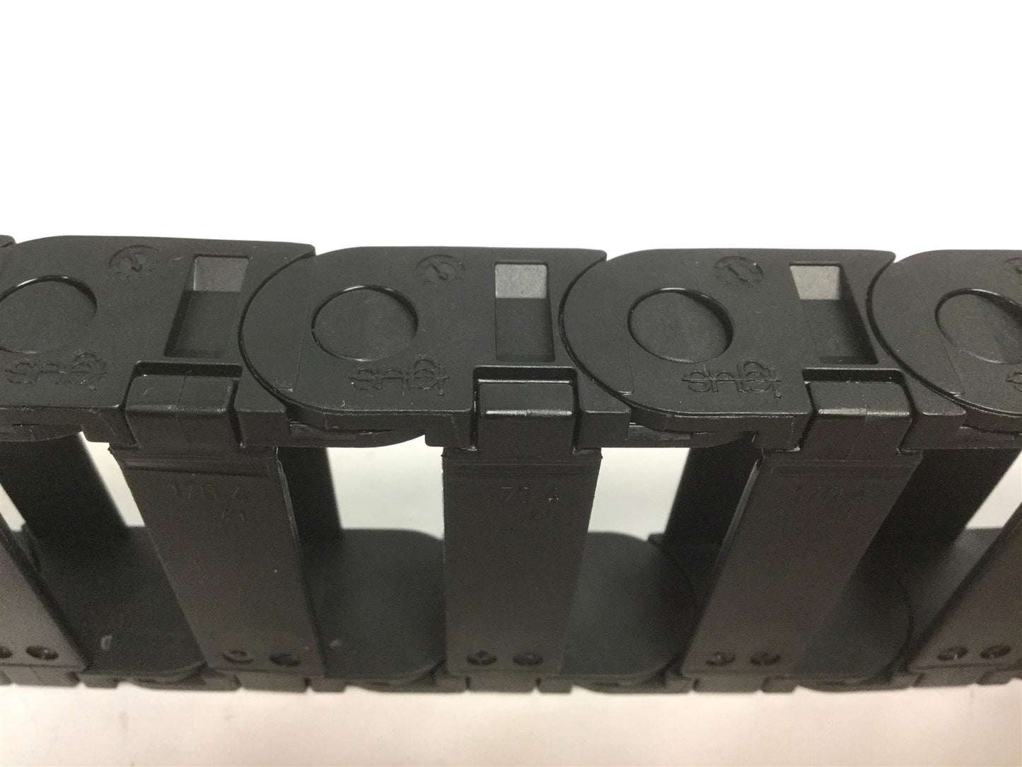 Used Igus B15i-050-048 Energy Chain, Bend Radius: 48mm Inner Width: 50mm Length: 25"