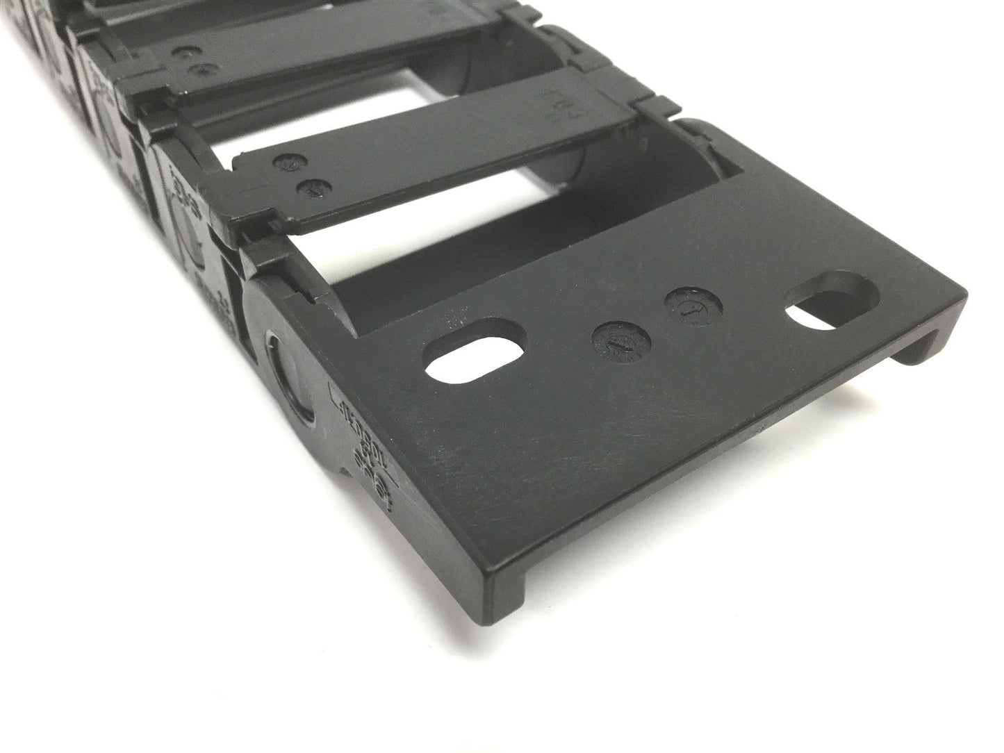 Used Igus B15i-050-048 Energy Chain, Bend Radius: 48mm Inner Width: 50mm Length: 40"