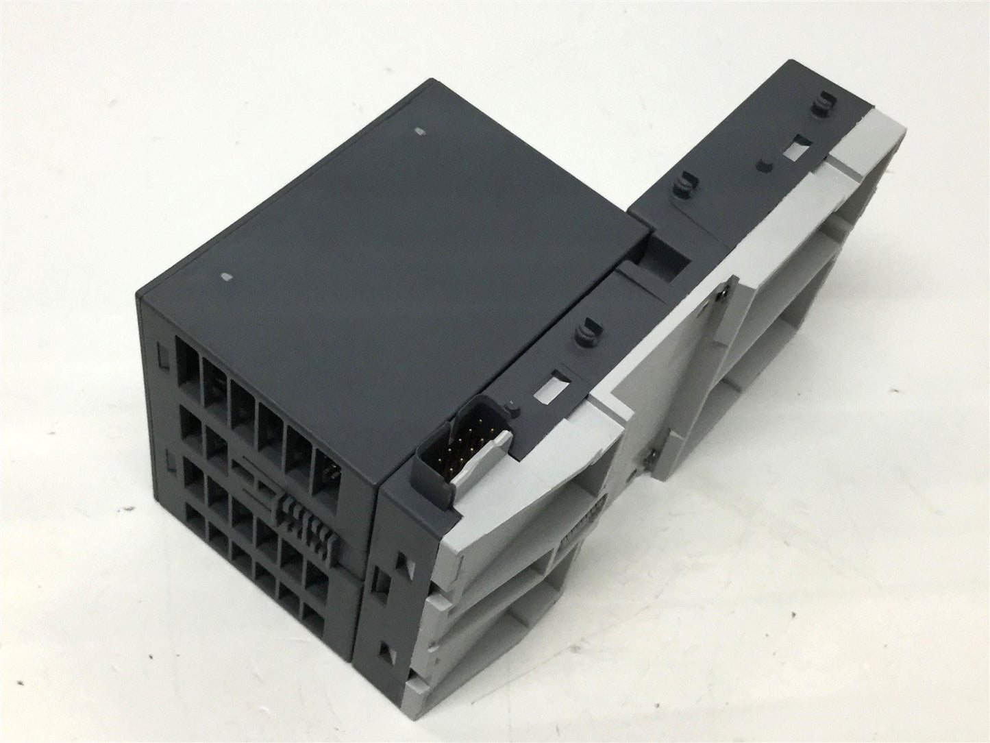 Used ABB AO523 1SAP250200R3001 PLC Analog Output Module, 16 Out, +/-10V, 0/4-20mA