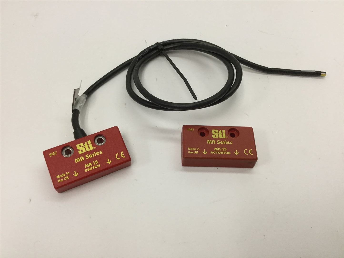 Used Sti MA-15DP21C5 Safety Interlock Switch, 2x N/C, 7-12mm Make and 12-25mm Break