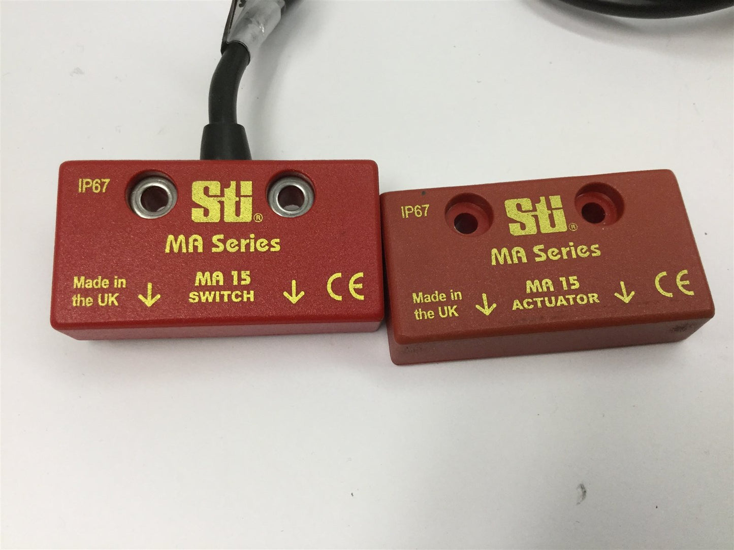 Used Sti MA-15DP21C5 Safety Interlock Switch, 2x N/C, 7-12mm Make and 12-25mm Break