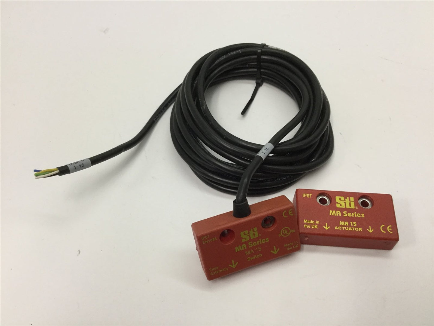 Used Sti MA-15DP21 Safety Interlock Switch, 2x N/C, 7-12mm Make and 12-25mm Break