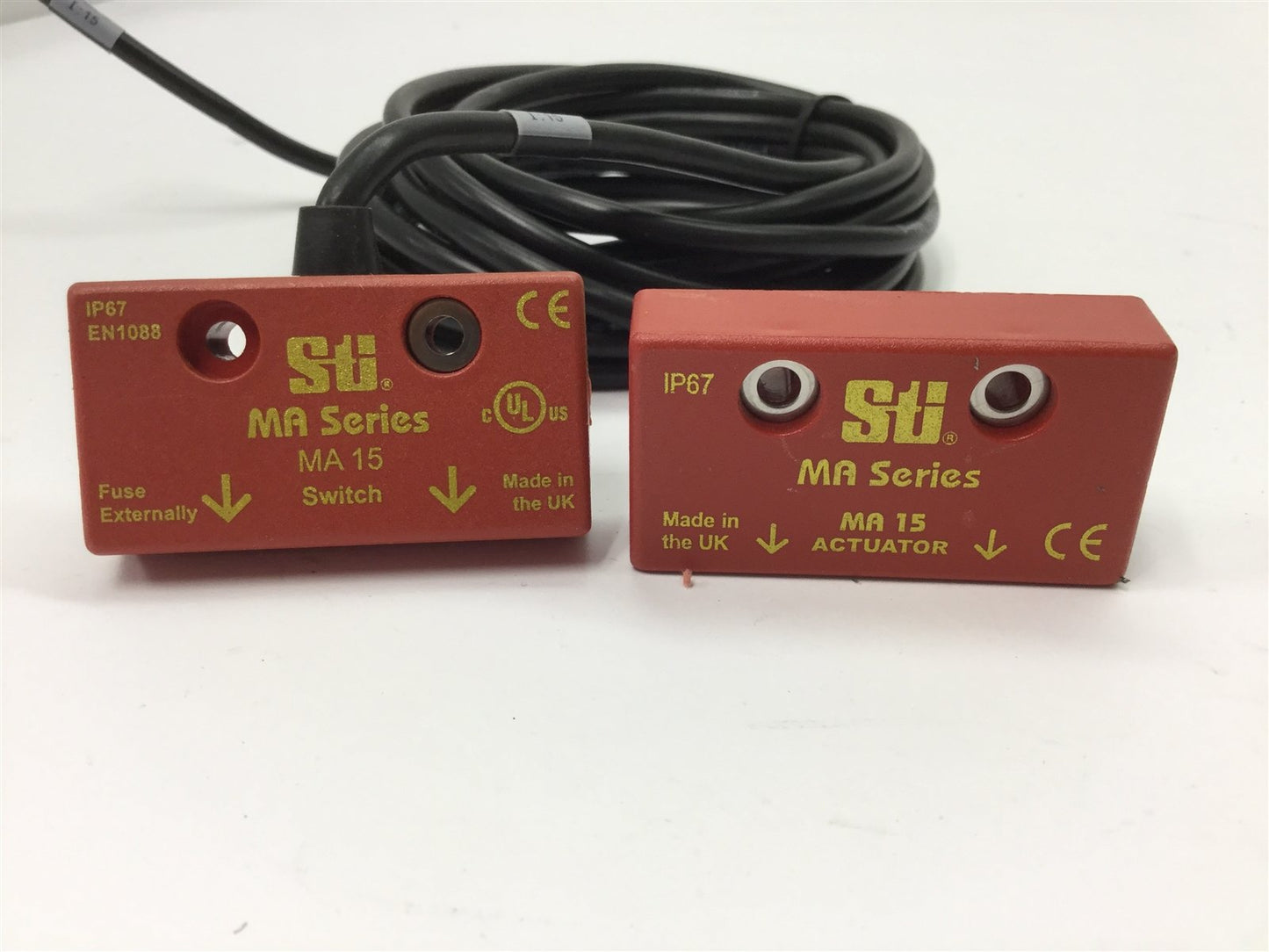 Used Sti MA-15DP21 Safety Interlock Switch, 2x N/C, 7-12mm Make and 12-25mm Break