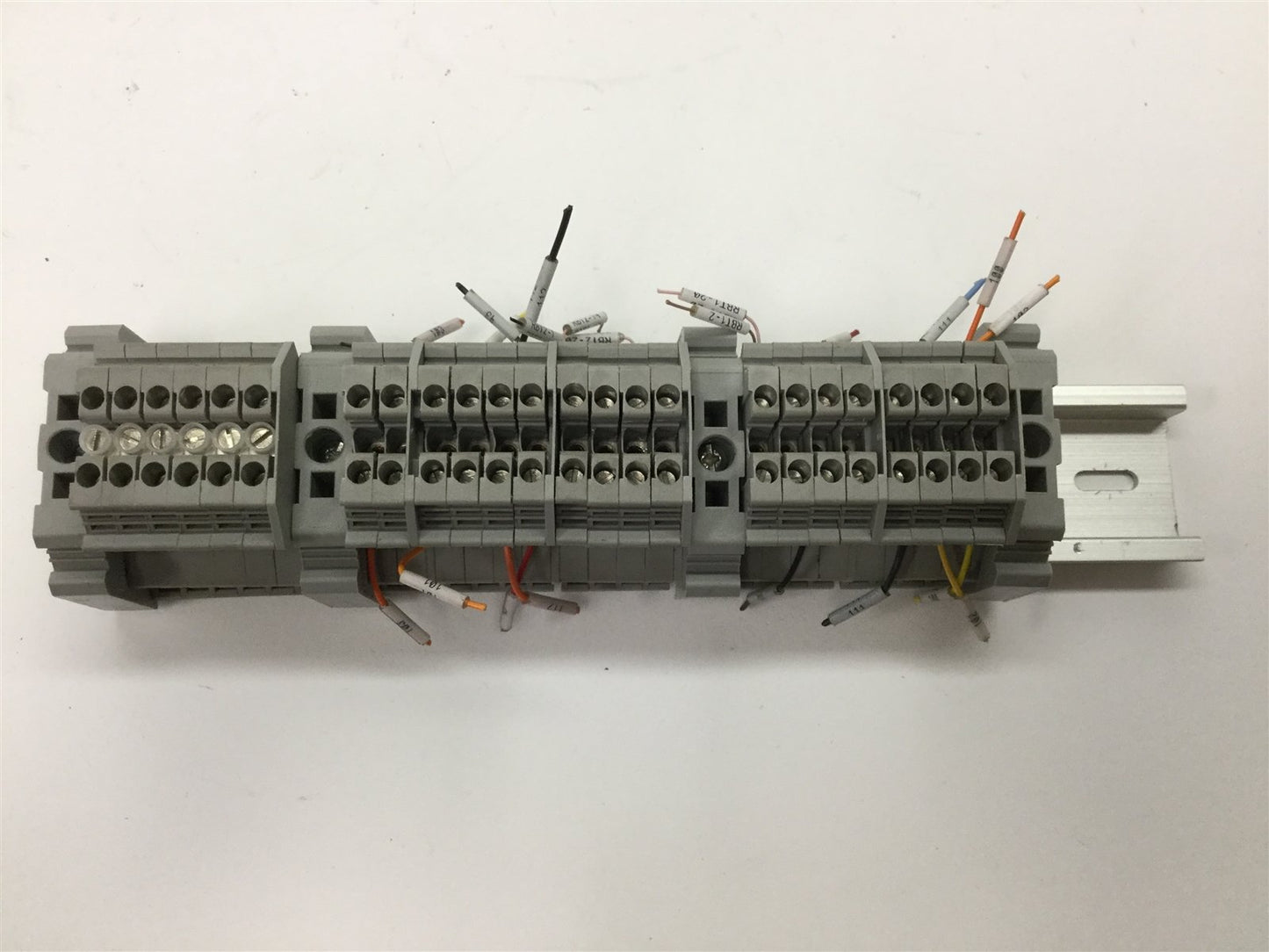 Used Lot of 24 Phoenix Contact UK2.5N Terminal Blocks, Color: Gray, Rating: 800V
