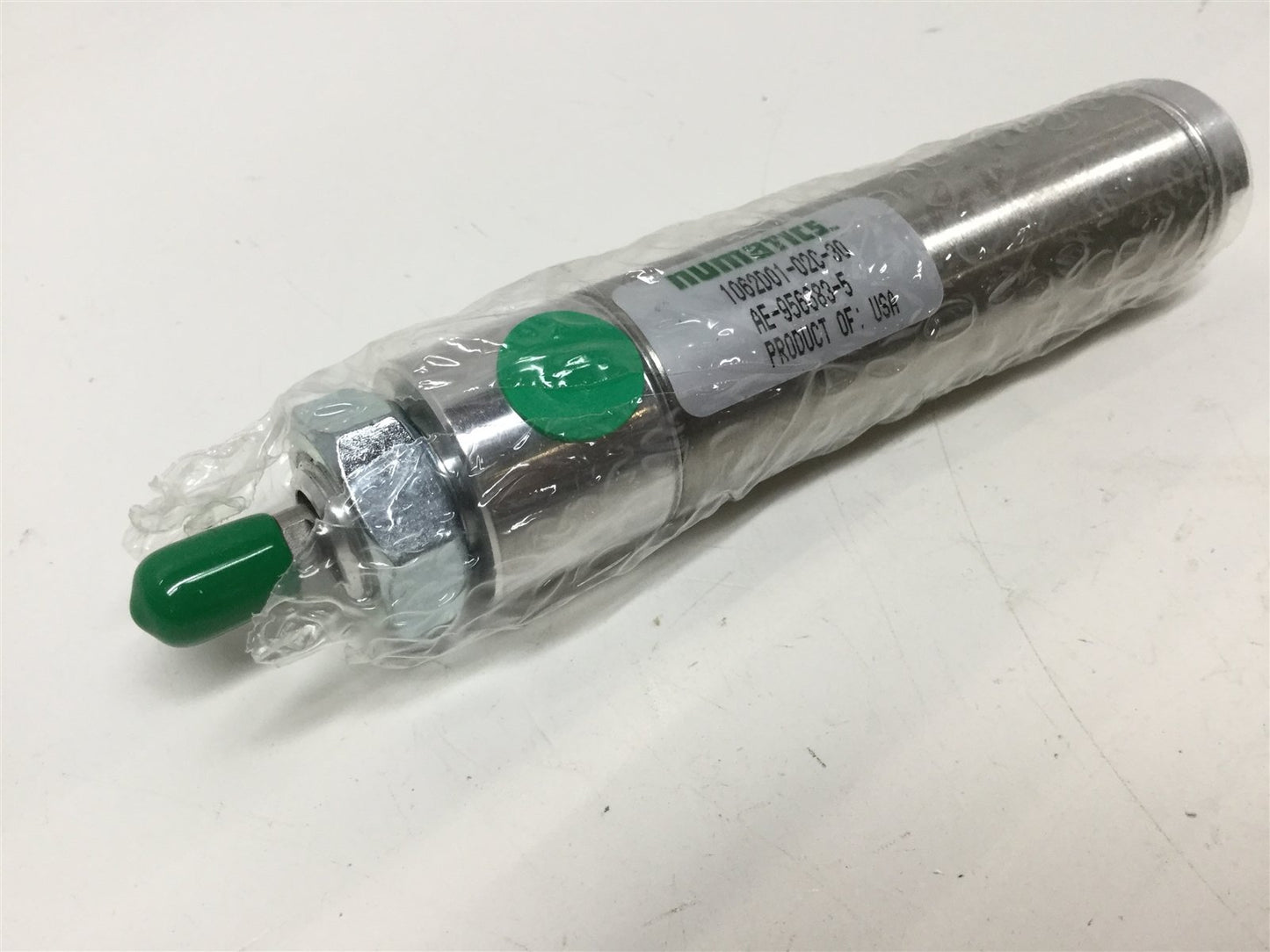 New Numatics 1062D01-02C-30 Pneumatic Cylinder 1-1/16" Bore, 2-1/8" Stroke, 250 psi