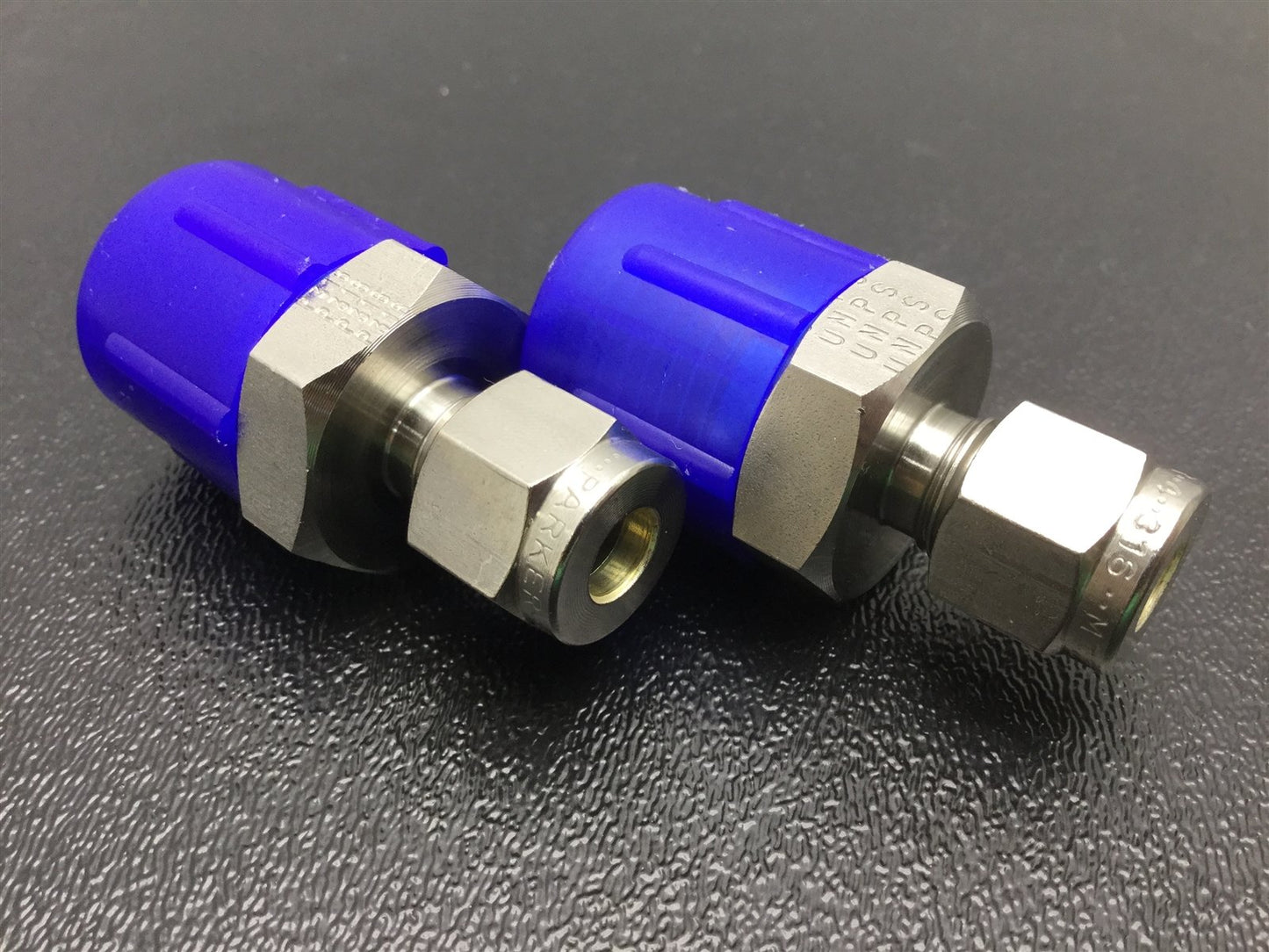 New Lot of 2 New Parker 316 Stainless Steel 1/2" NPT 1/4" Tube Compression Adapter