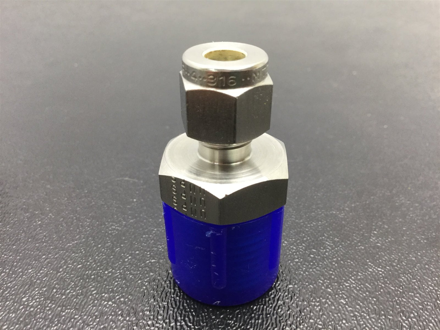 New Lot of 2 New Parker 316 Stainless Steel 1/2" NPT 1/4" Tube Compression Adapter