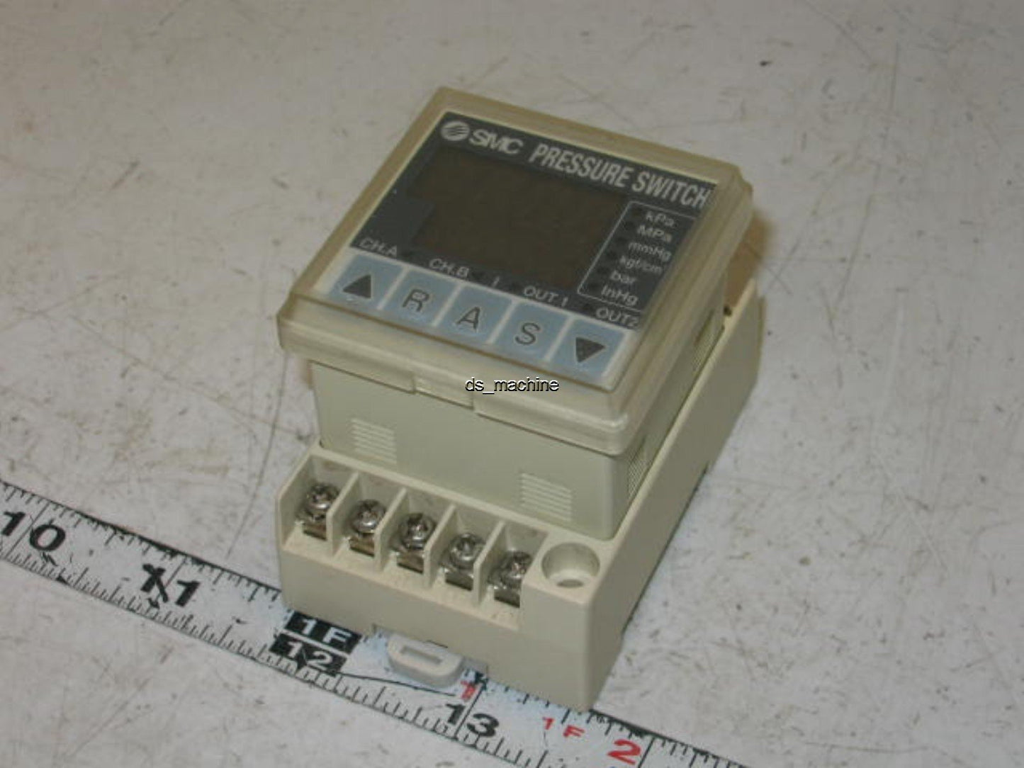 Used SMC PSE100-B Pressure Switch
