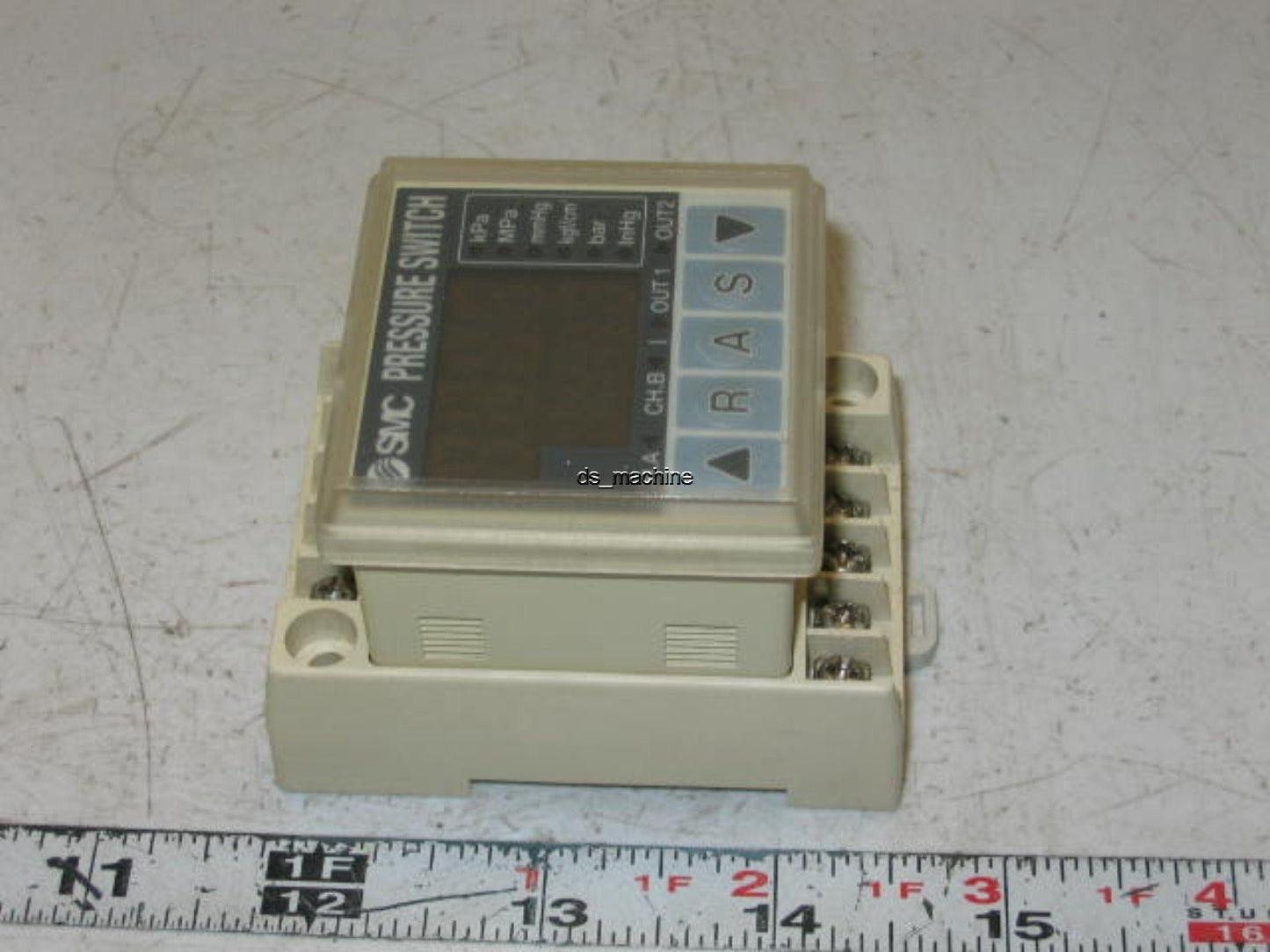 Used SMC PSE100-B Pressure Switch