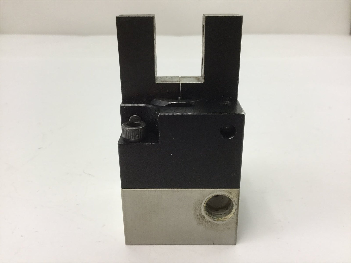 Used Compact Automation SG112 Angular Gripper, 2-Jaw, Bore: 1.125", Ports: 1/8" NPT