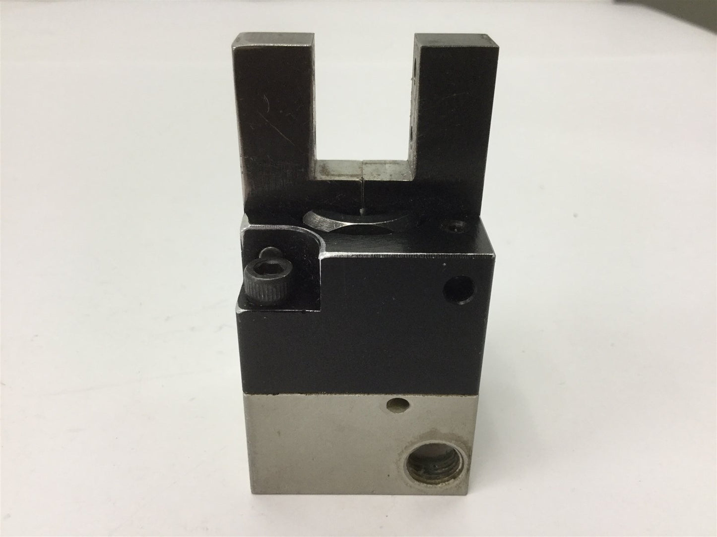 Used Compact Automation SG112 Angular Gripper, 2-Jaw, Bore: 1.125", Ports: 1/8" NPT