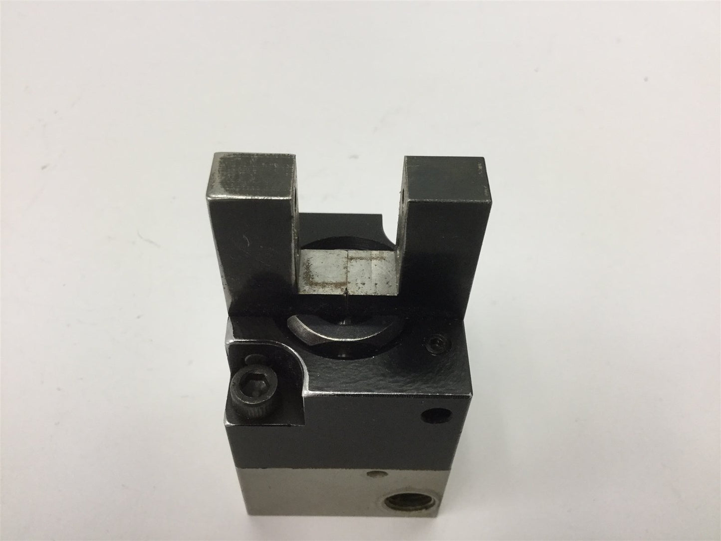 Used Compact Automation SG112 Angular Gripper, 2-Jaw, Bore: 1.125", Ports: 1/8" NPT