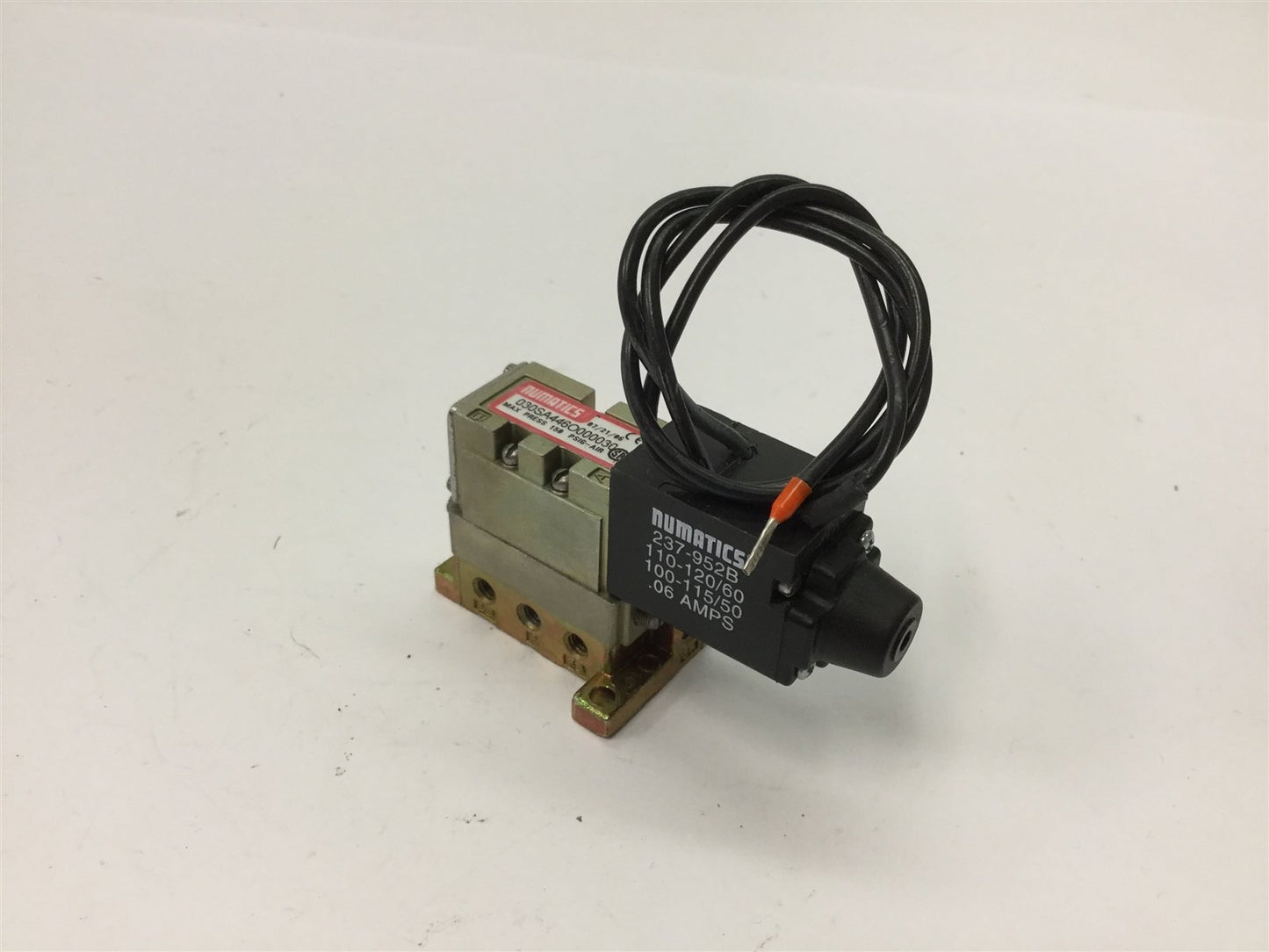 Used Numatics 030SA446O000030 Solenoid Valve, 2-Position 5-Port, Pressure 150psi Max