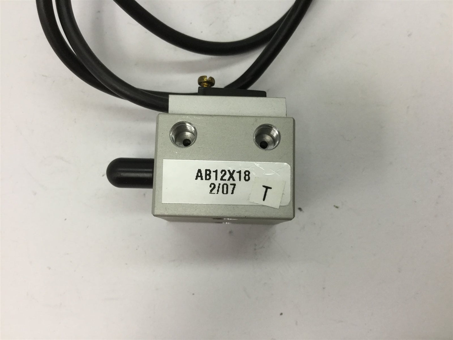 Used Compact AB12X18 Pneumatic Cylinder, Bore: 1/2", Stroke: 1/8", 10-32 Ports