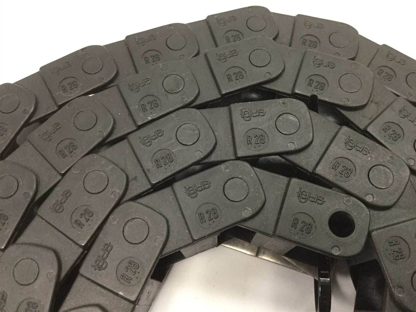 Used Igus R28 Energy Chain, Dimensions: 1m Long x 20mm Wide x 13mm High