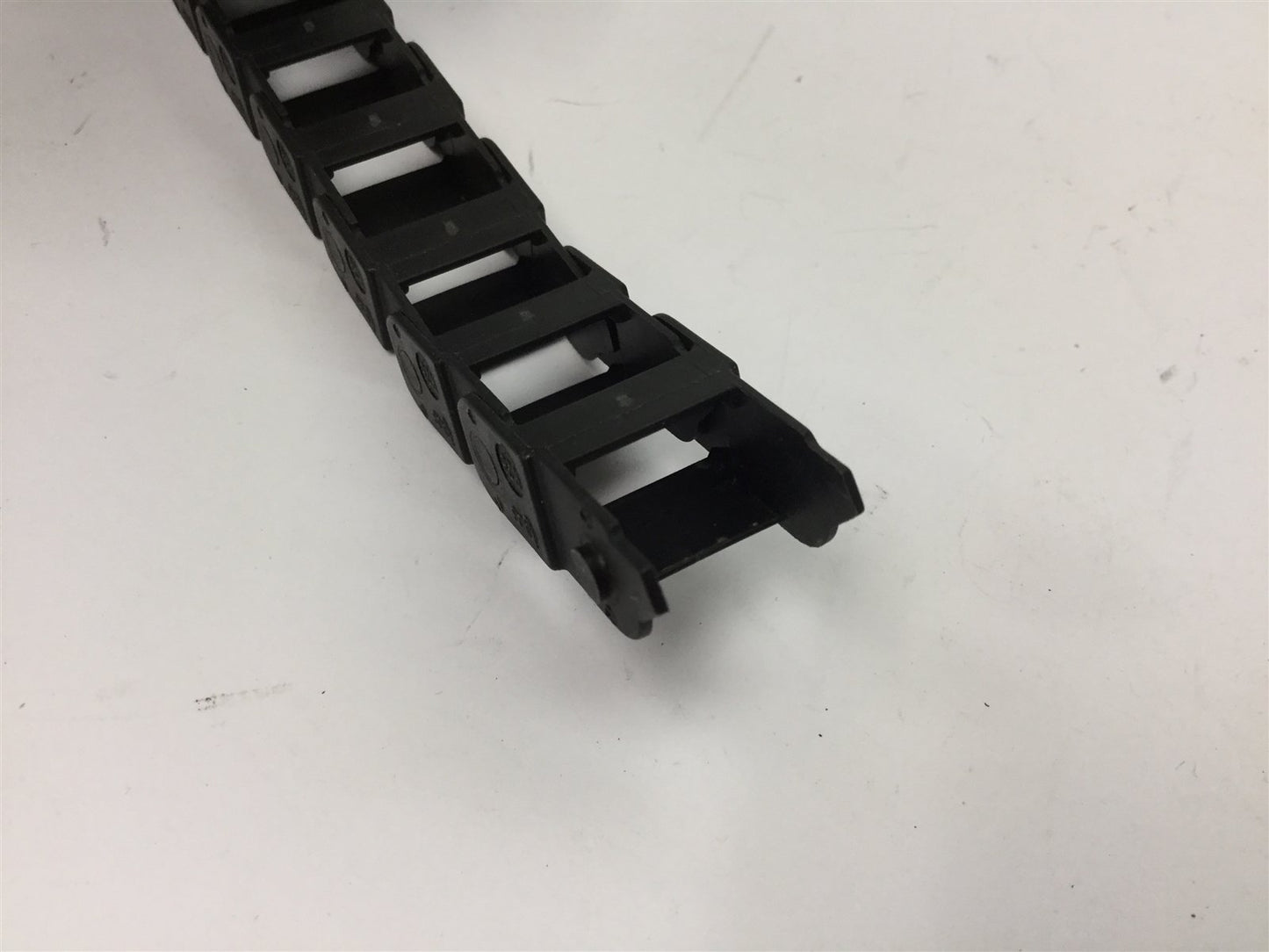 Used Igus R28 Energy Chain, Dimensions: 1m Long x 20mm Wide x 13mm High