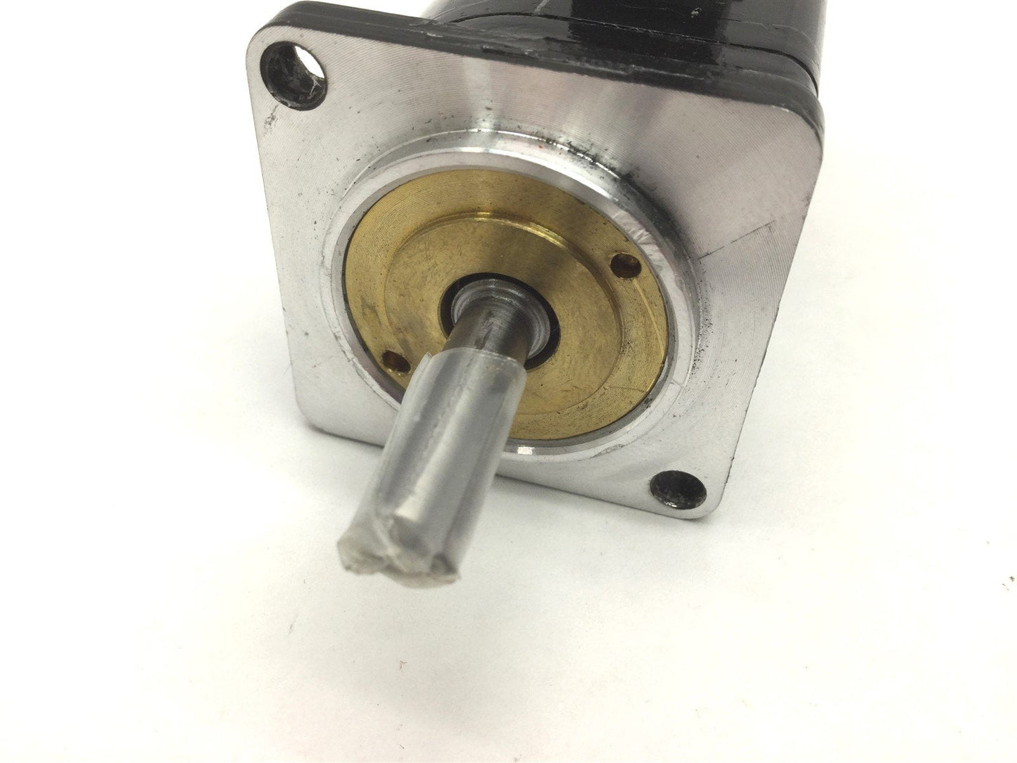 Used Omron R88M-U05030VA-S1 Servo Motor, 200VAC, 0.6A, 0.159Nm, Shaft: 6mm