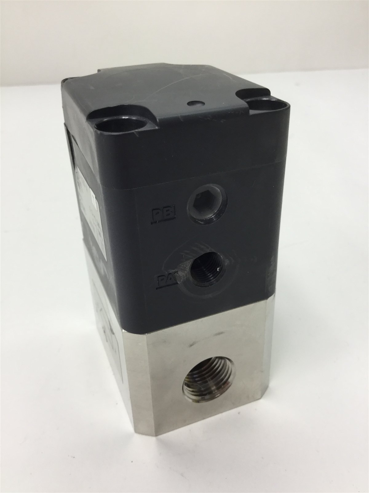 Used SMC LVA40-03N-A High Purity Chemical Valve, 3/8" NPT, *Damage to Plastic Housing