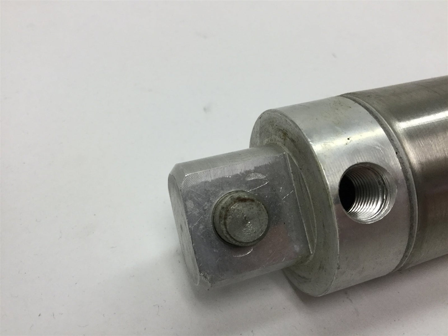 Used Norgren Pneumatic Cylinder, Bore: 1.5", Stroke: 14", Ports: 1/8" NPT, 250psi