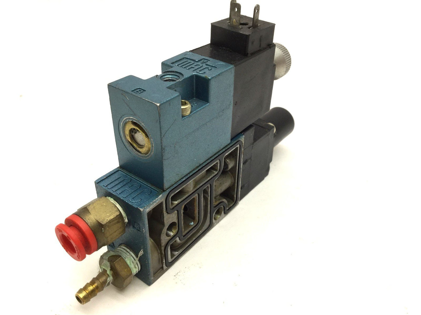 Used Mac 45A-MAC-DDAJ-4KD Solenoid Valve, 2 Position 4 Way, 24VDC, 1/8 NPT, Regulator