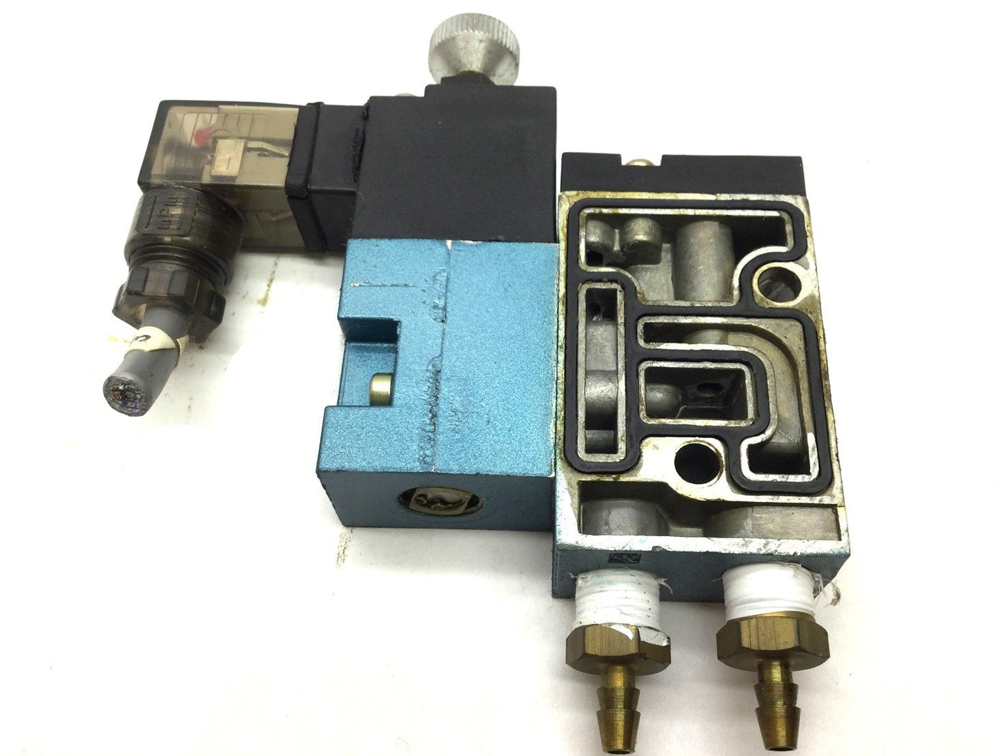 Used Lot of 16 Mac 45A-MAC-DDDJ-4KD Solenoid Valve, 2 Position 4 Way, 24VDC, 1/8 NPT