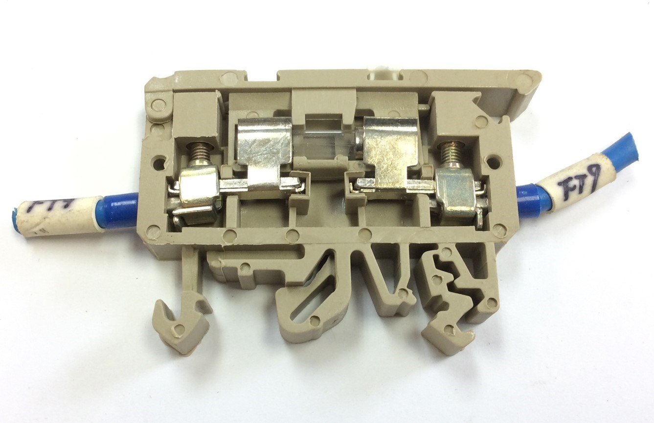 Used Lot of 46 Conta-Clip STK1 Fuse Holder Disconnect Terminal 300V 6.3A 22-12 AWG