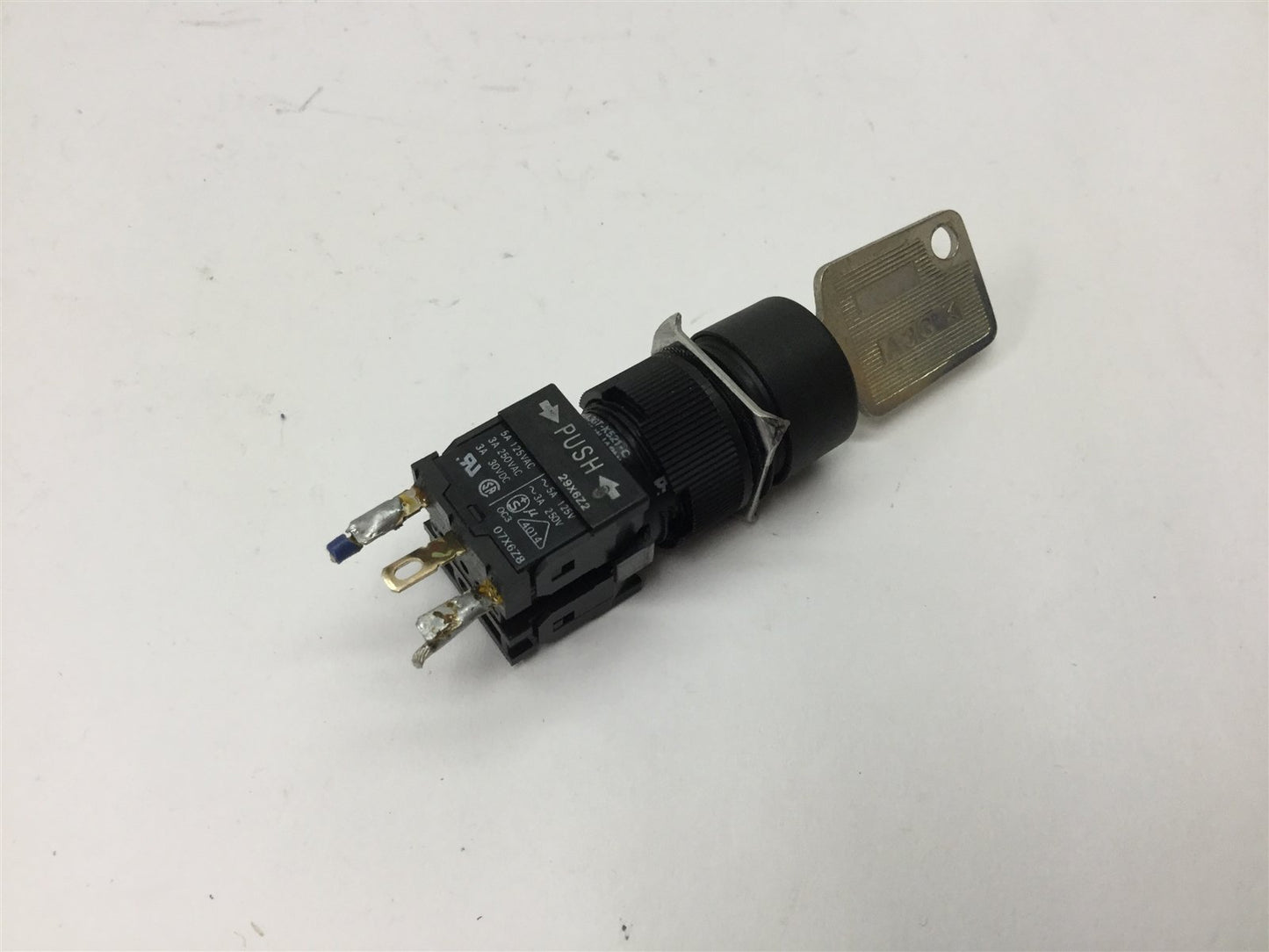 Used Omron A3GT-K521-C Key Selector Switch, 2-Position, Momentary, 1x N/O and 1x N/C