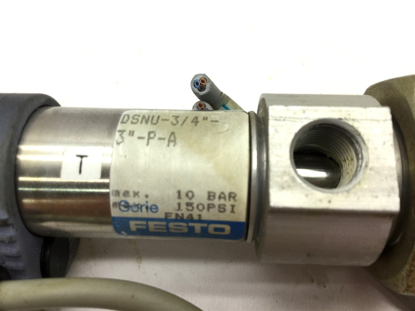 Used Festo DSNU-3/4"-3"-P-A Pneumatic Cylinder Bore 3/4" Stroke 3" 150 PSI 2 Switches