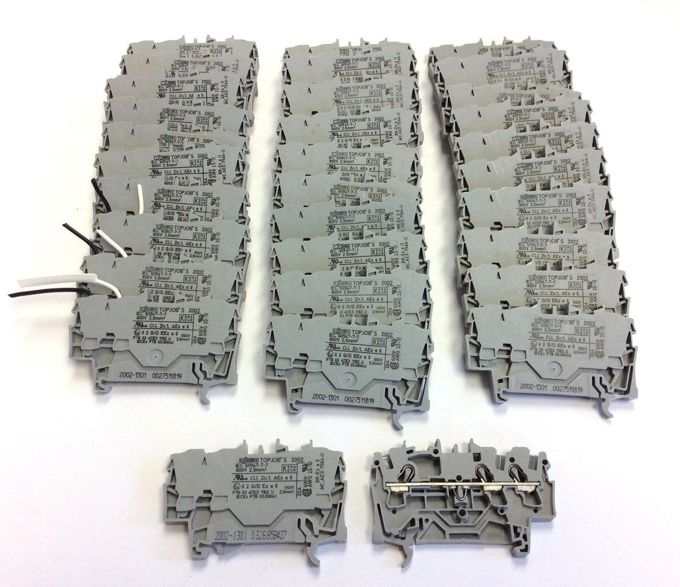 Used Lot of 32 Wago 2002-1301 TopJob Feedthrough Terminal Block 600V 20A 22-12 AWG
