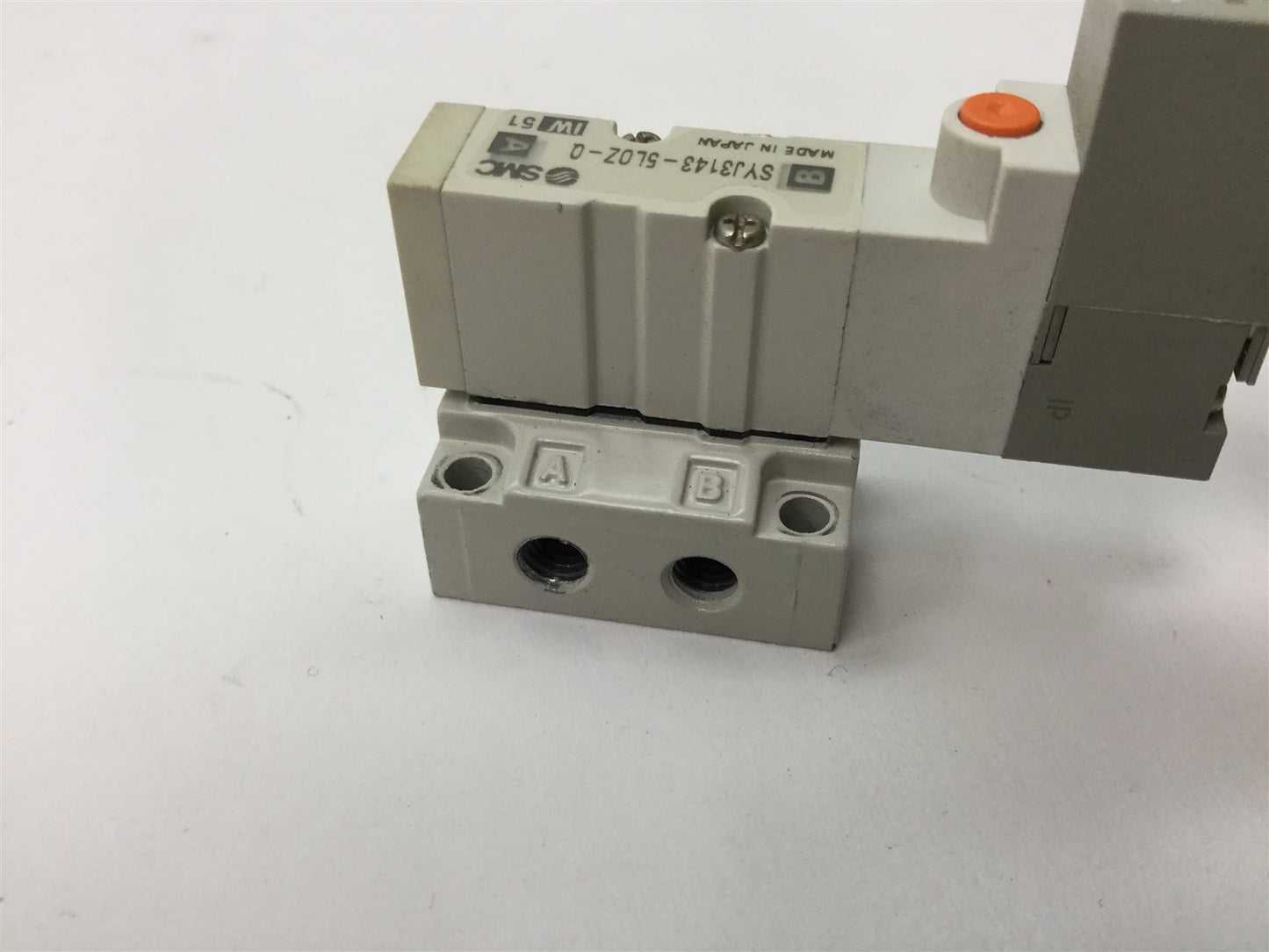Used SMC SYJ3143-5LOZ-Q Solenoid Valve, 2-Position 5-Port, Voltage: 24VDC, M5-0.8