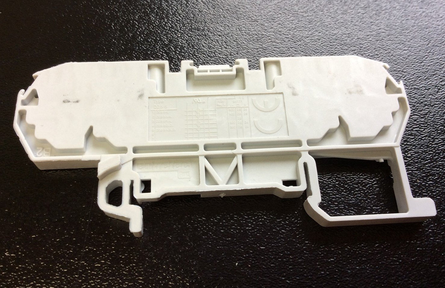 Used Lot of 31 Entrelec D2.5/5.4L Feed-Through Spring Clamp Terminal Block 600V 15A