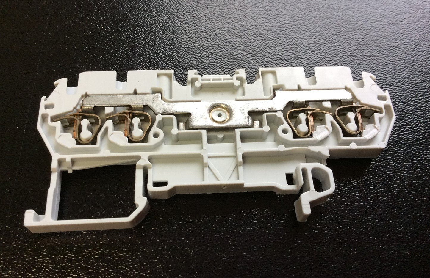 Used Lot of 31 Entrelec D2.5/5.4L Feed-Through Spring Clamp Terminal Block 600V 15A