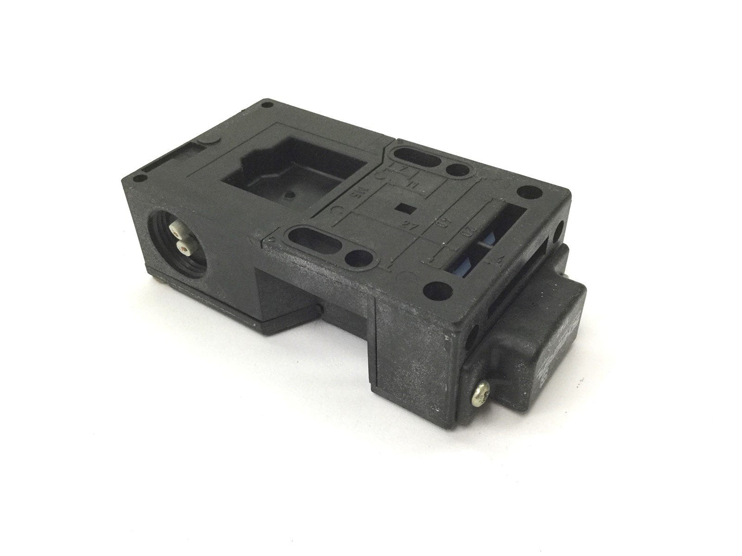 Used Schmersal AZ 16-02zvrk Safety Switch, With Actuator, Rating: 230V 4A, M18 Holes