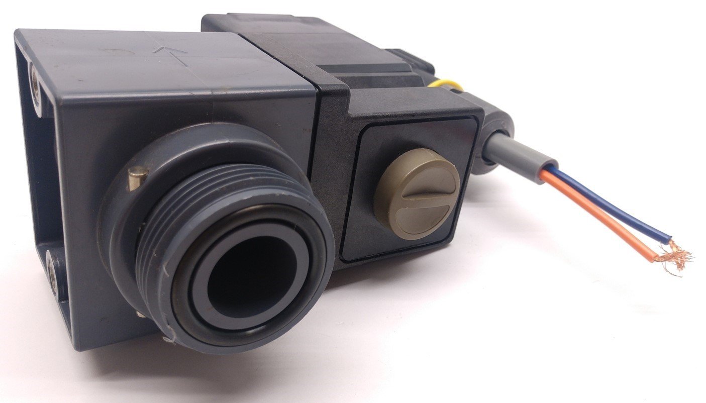 Used Burkert 0131 00045225 Solenoid Valve, 24V AC/DC, 9W, 5bar, w/ Flying Leads