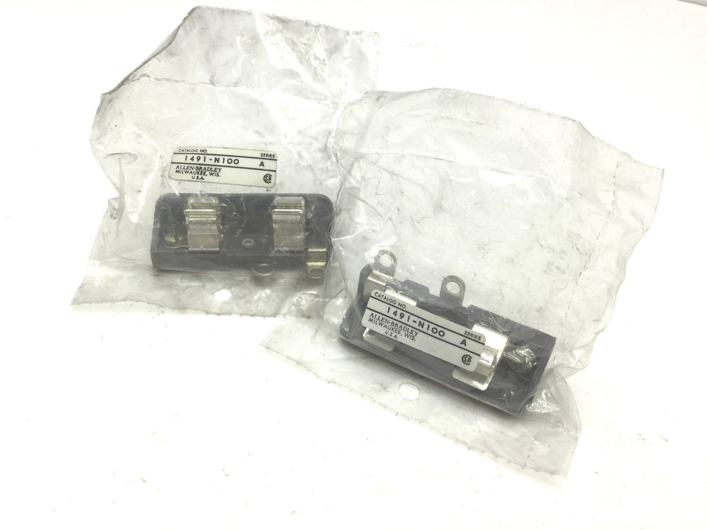 New Lot of 2 Allen Bradley 1491-N100 Fuse Block, Voltage: 250V, Amperage: 30A