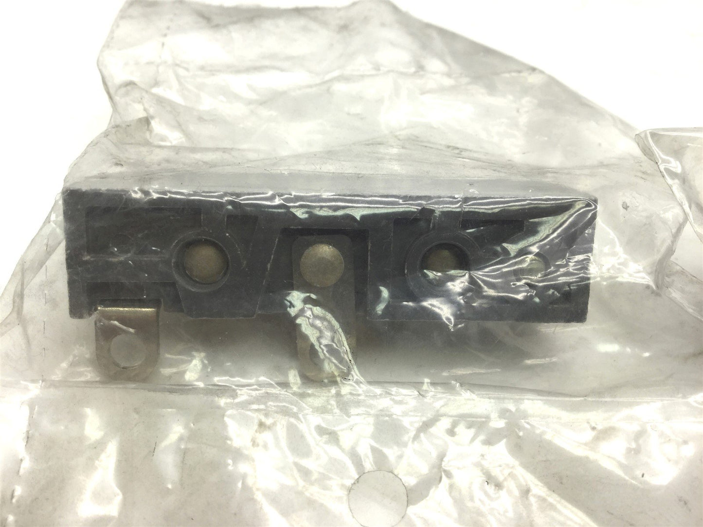 New Lot of 2 Allen Bradley 1491-N100 Fuse Block, Voltage: 250V, Amperage: 30A