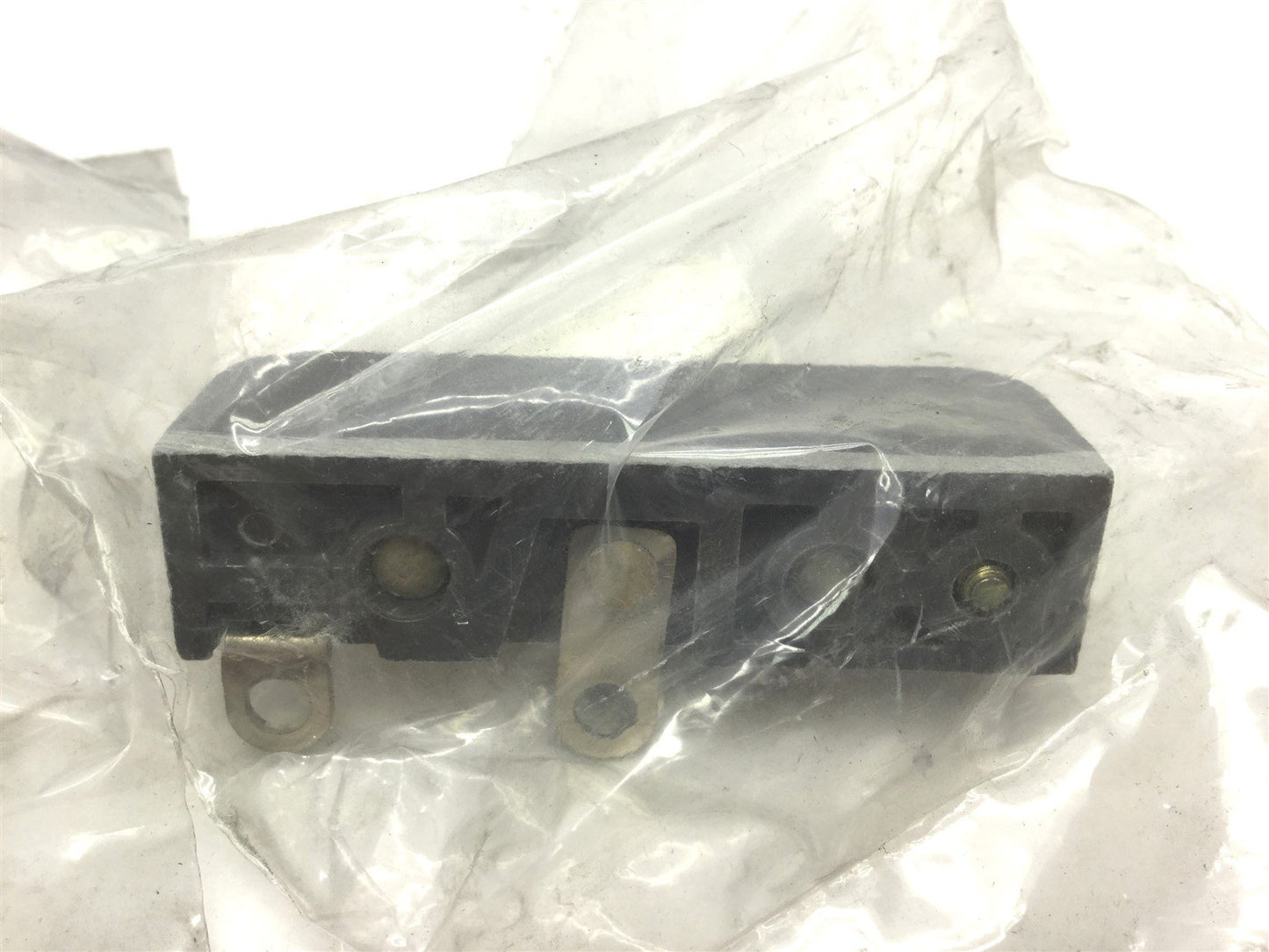 New Lot of 2 Allen Bradley 1491-N100 Fuse Block, Voltage: 250V, Amperage: 30A