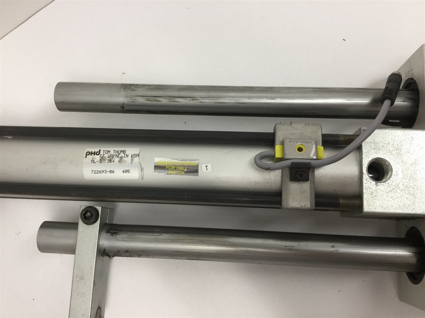 Used Phd ML-187364 Pneumatic Guide Cylinder, Stroke: 6.75", With Position Sensor