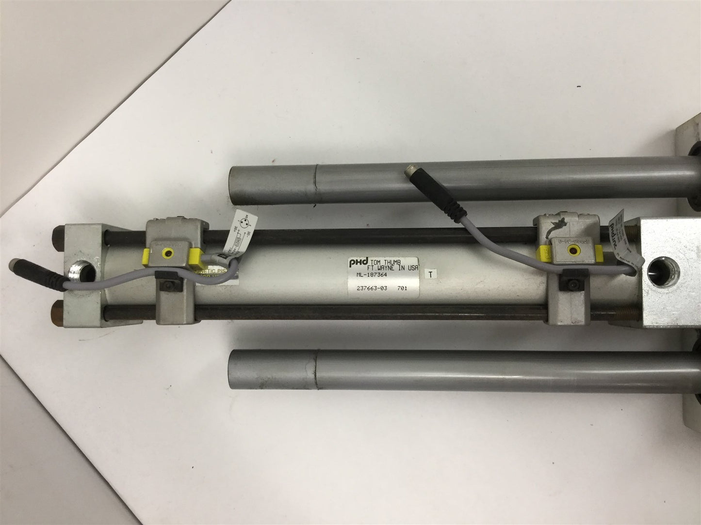 Used Phd ML-187364 Pneumatic Guide Cylinder, Stroke: 6.75", With 2x Position Sensors