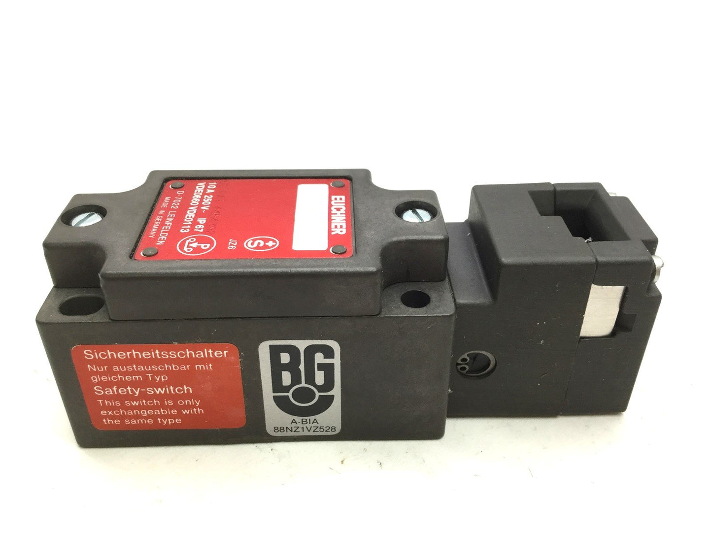 New Euchner NZ1VZ-528-B Safety Interlock Switch, 1 NC 1 NO Contact, 10A 250VAC
