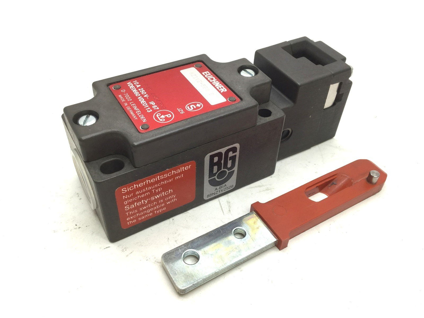 New Euchner NZ1VZ-528-B Safety Interlock Switch, 1 NC 1 NO Contact, 10A 250VAC
