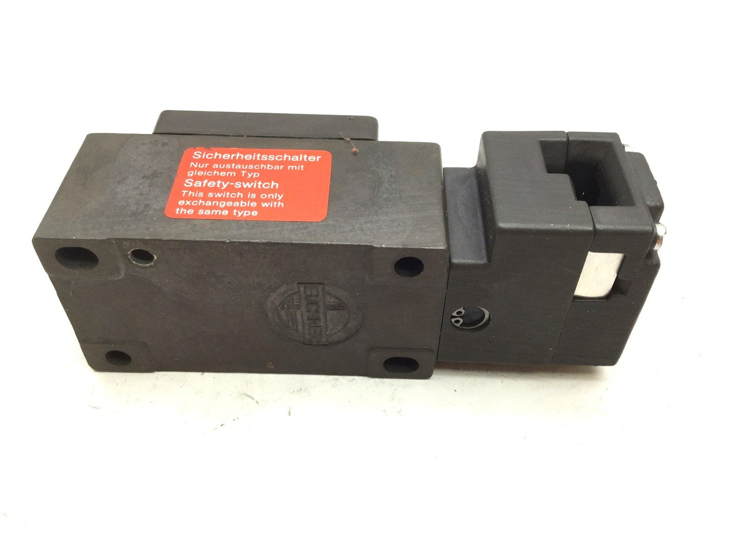 New Euchner NZ1VZ-528-A Safety Interlock Switch, 1 NC 1 NO Contact, 10A 250VAC