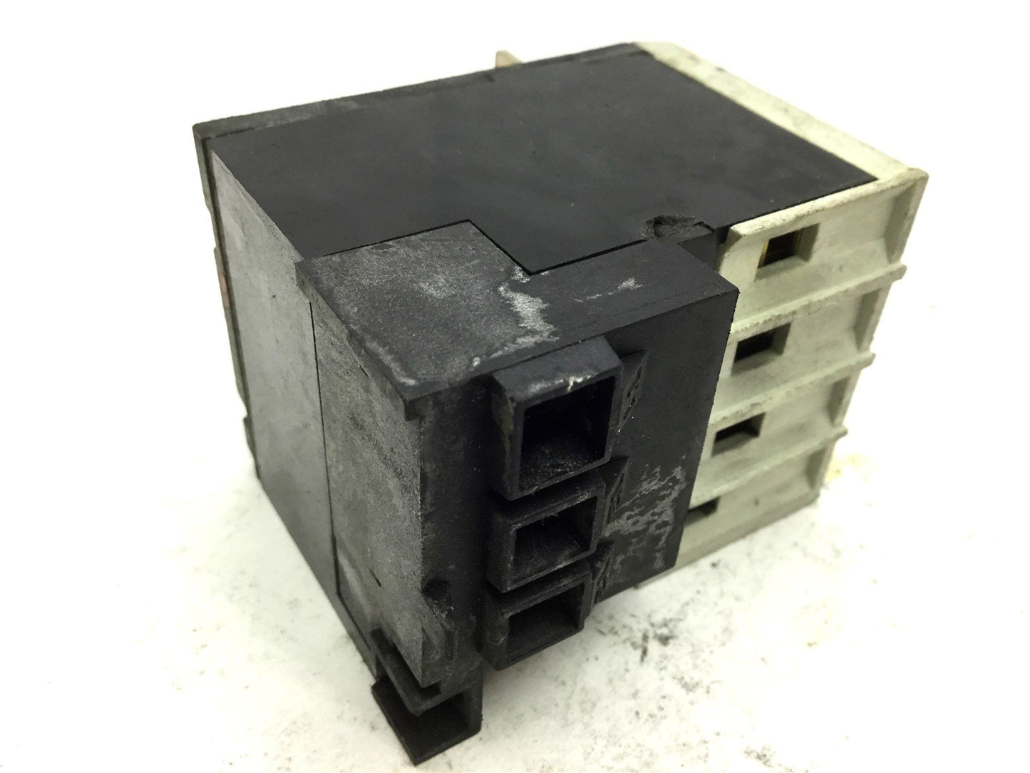Used Square D TD2,6 Overload Relay, Amperage Range: 2.6-3.7A, Contacts: 240-600VAC