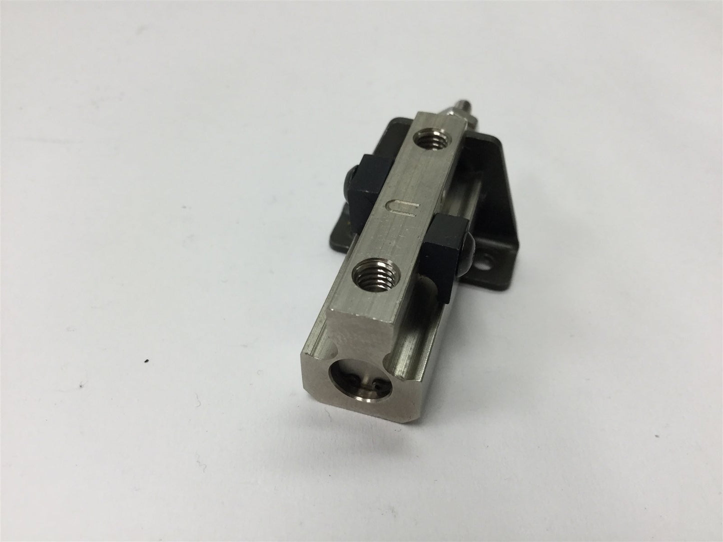 Used SMC NCDJPL6-050D Pin Cylinder, Bore: 1/4", Stroke: 1/2", Pressure: 100psi 0.7MPa