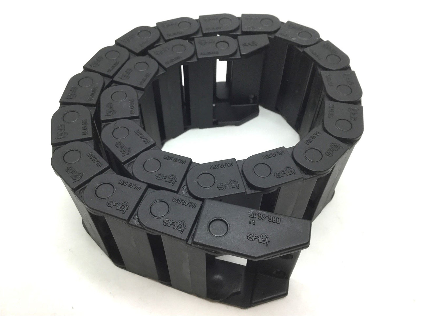 Used Igus 06.40.038 Cable Carrier/Energy Chain, W: 1.8", H: 0.6", L: 18.75"