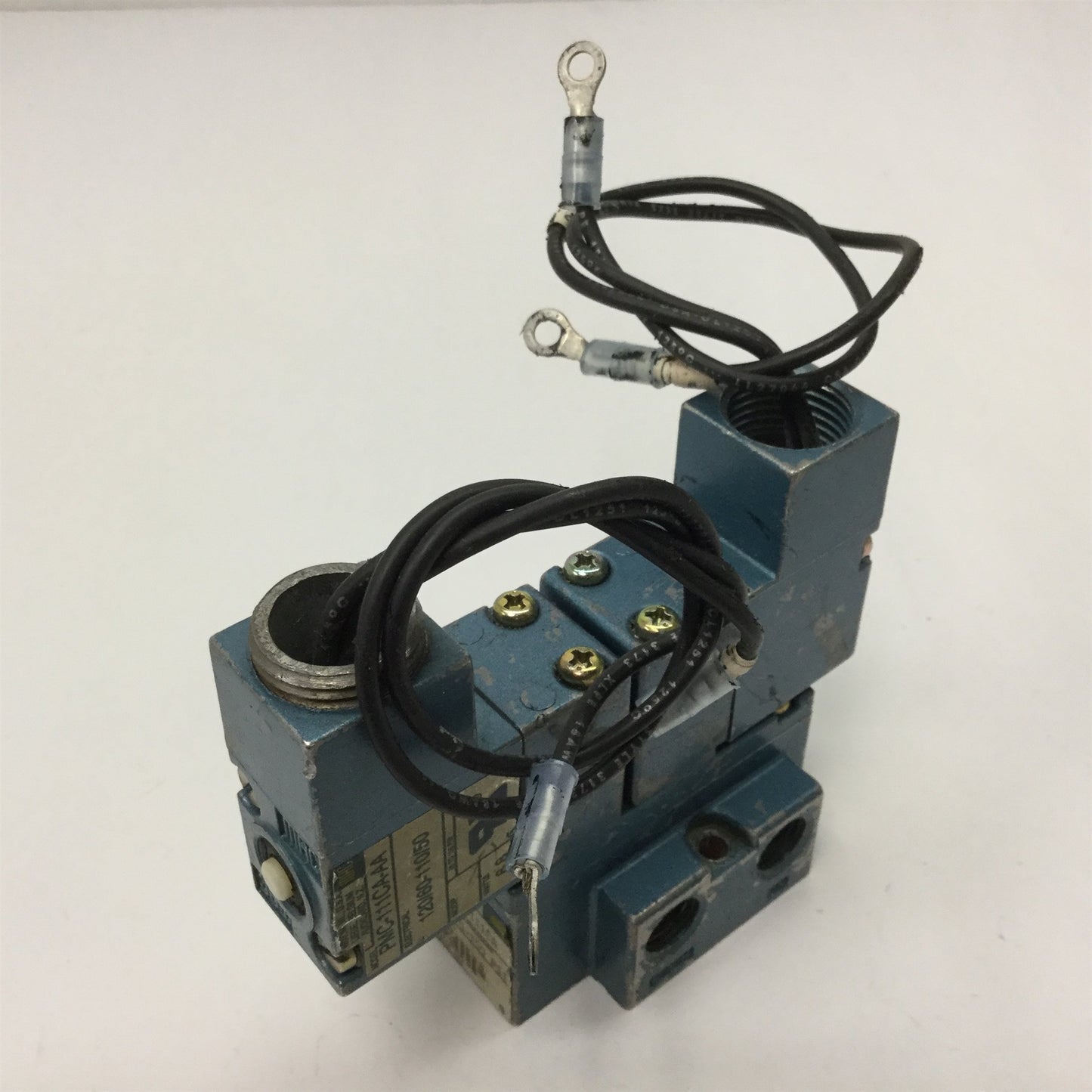 Used MAC 922A-PM-111CA Solenoid Valve, 2-Position 4-Port, Two PMC-111CA-AA Solenoids