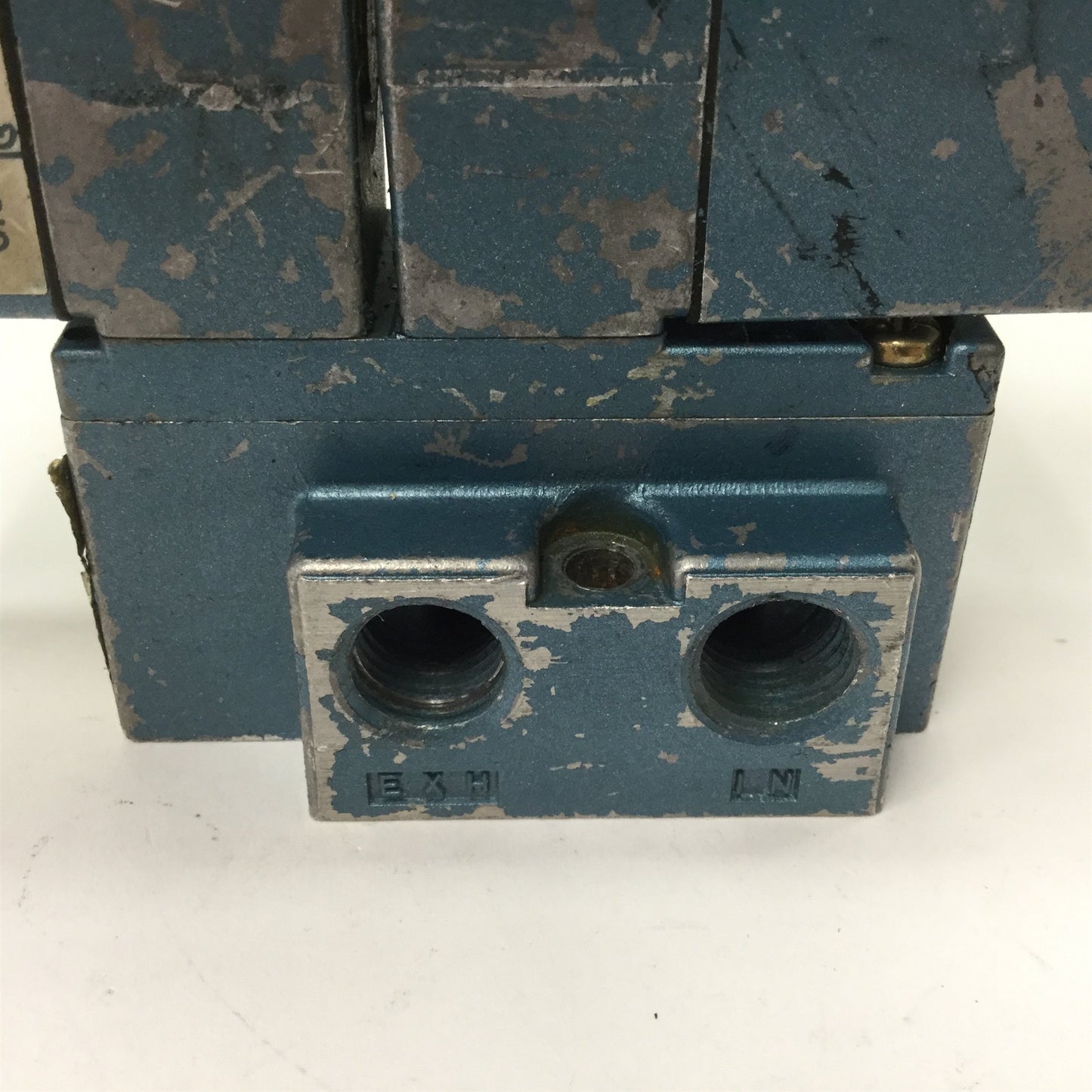 Used MAC 922A-PM-111CA Solenoid Valve, 2-Position 4-Port, Two PMC-111CA-AA Solenoids
