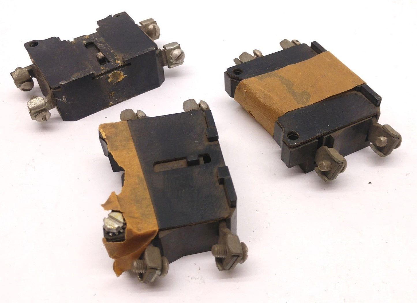 New – Open box Lot of 3 Cutler-Hammer 10933H5A Auxiliary Contacts For Size 0 Contactor